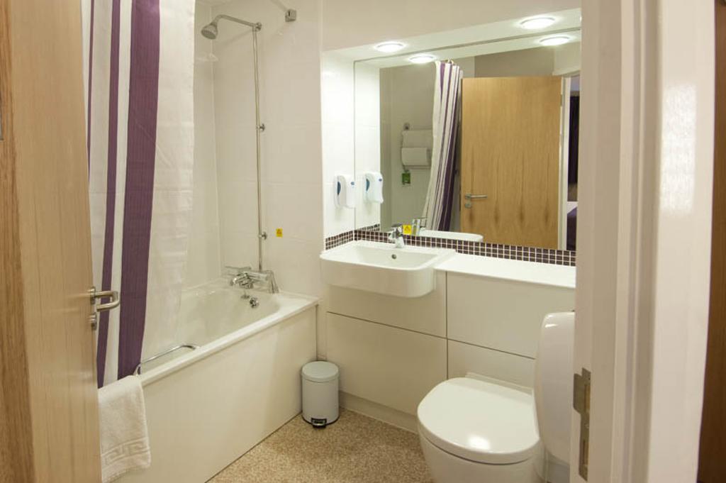 Premier Inn Inverness Centre - River Ness Bilik gambar