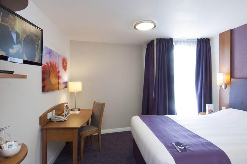 Premier Inn Inverness Centre - River Ness Bilik gambar