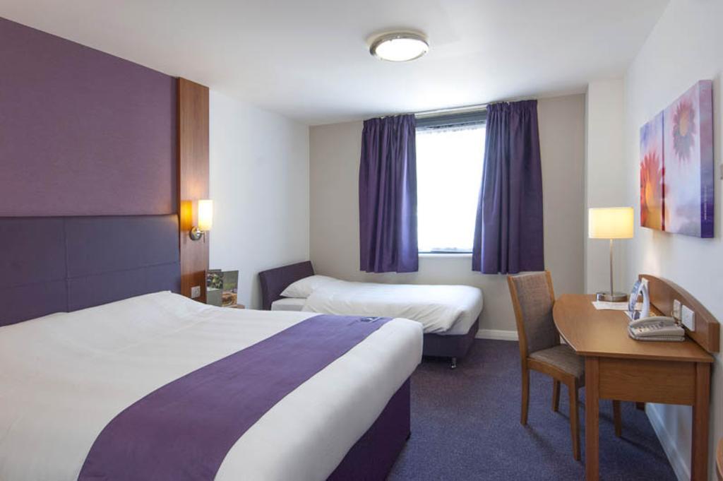 Premier Inn Inverness Centre - River Ness Bilik gambar