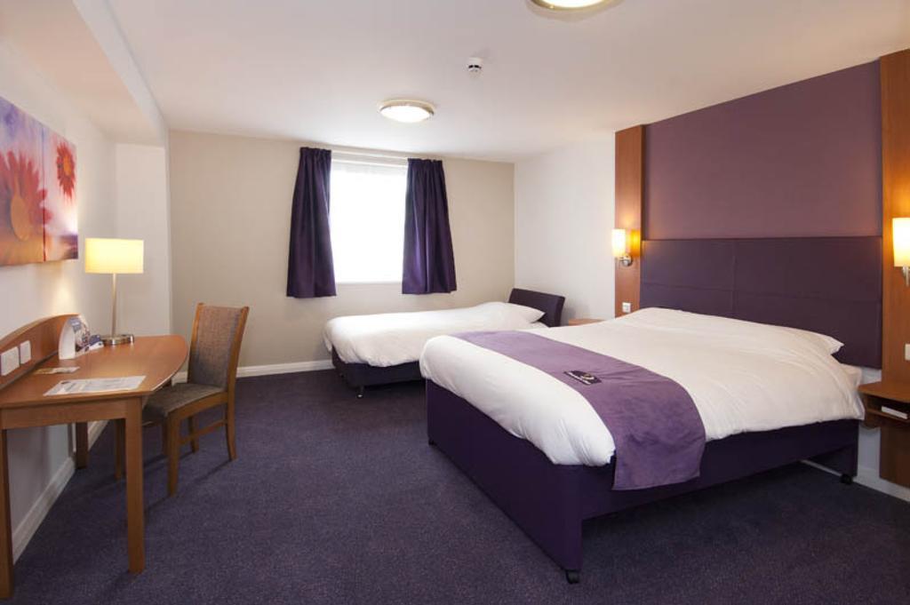 Premier Inn Inverness Centre - River Ness Bilik gambar