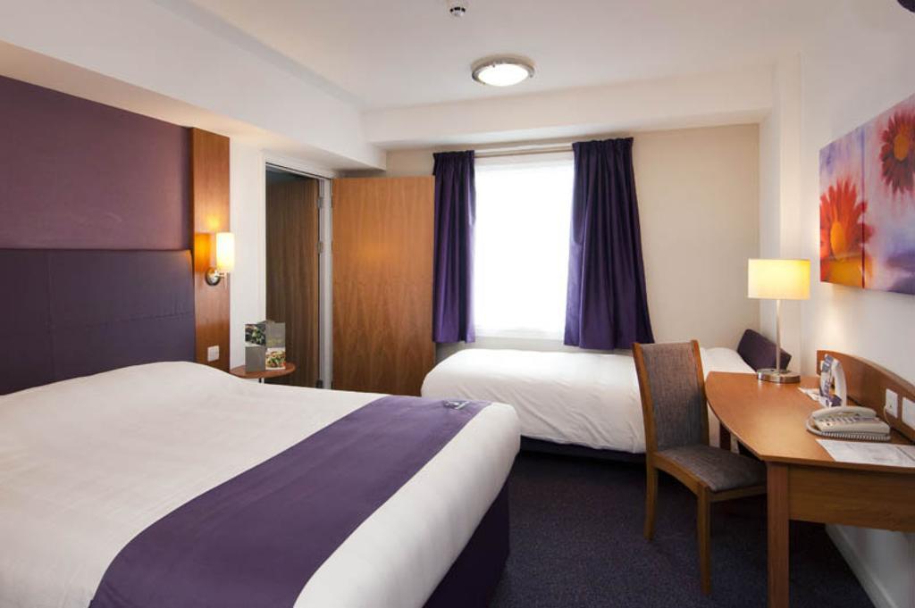 Premier Inn Inverness Centre - River Ness Bilik gambar