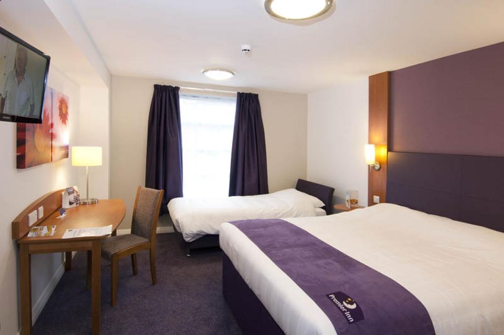 Premier Inn Inverness Centre - River Ness Bilik gambar