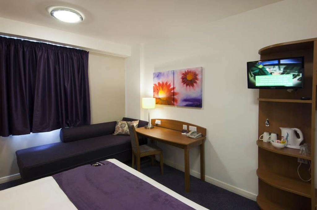Premier Inn Inverness Centre - River Ness Bilik gambar